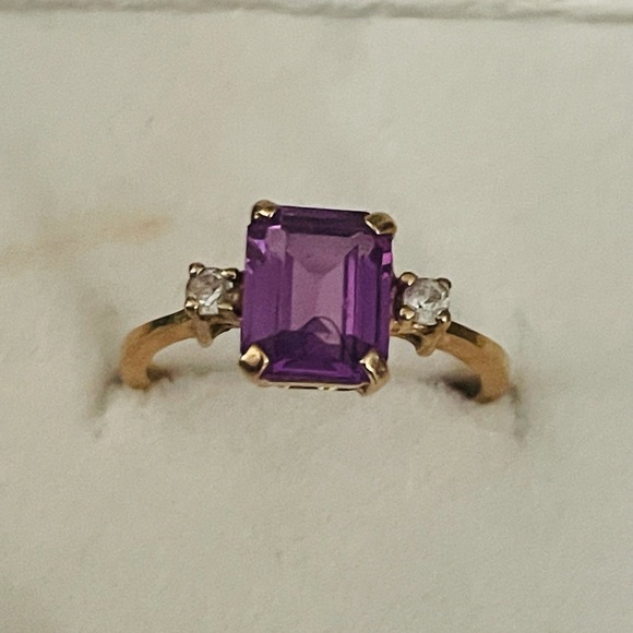 Stampd Jewelry - Sexy 10k solid gold amethyst ring size 5 with diamonds on sides of amethyst.